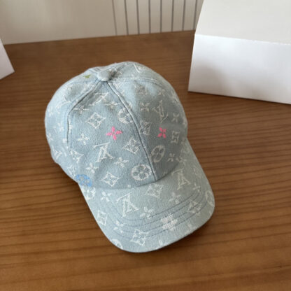 Louis Vuitton lightweight breathable baseball cap for men and women - Image 4