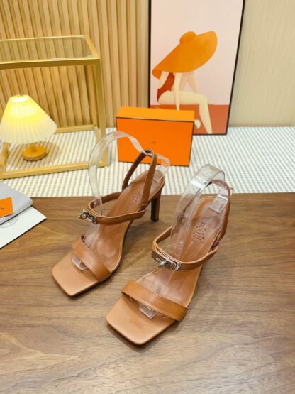 Hermès handmade stiletto brown sandals - Image 4