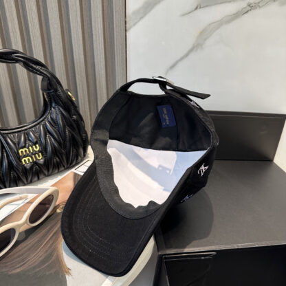 Louis Vuitton double-sided embroidered baseball cap - Image 4