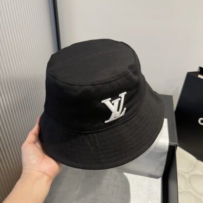 Louis Vuitton double-sided bucket hat - Image 4