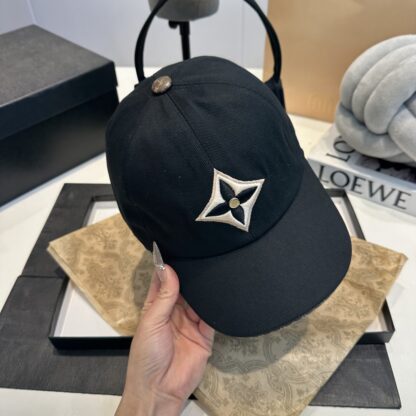 Louis Vuitton jacquard craftsmanship depicts the full-body Monogram pattern baseball cap - Image 4
