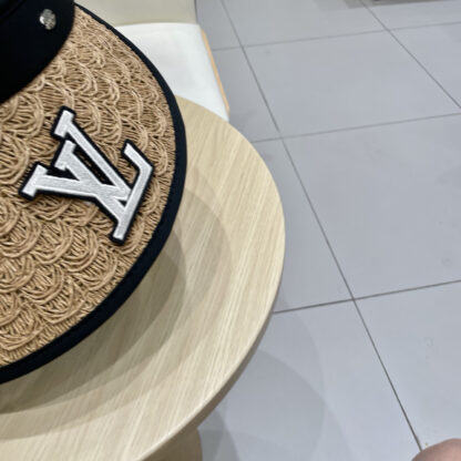 Louis Vuitton summer new men's and women's sun hats - Image 4