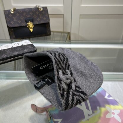 Chanel autumn and winter fashion soft knitted beanie - Image 4