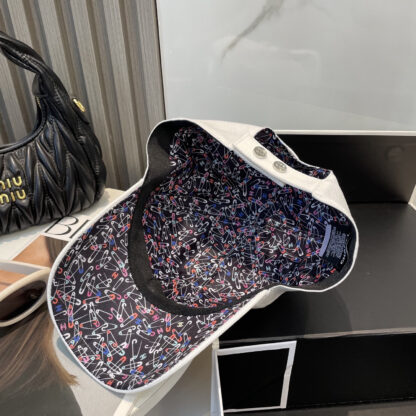 Chanel double-sided embroidered baseball cap - Image 4