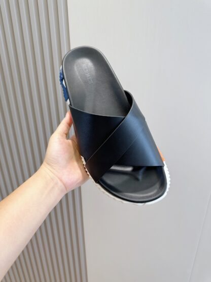 Hermès black and blue color matching men's cross ultra-light and comfortable slippers - Image 4