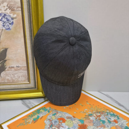 Chanel sequined baseball cap - Image 4