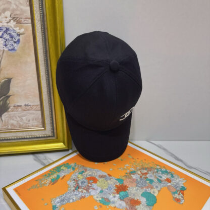 Chanel high-end baseball cap - Image 4