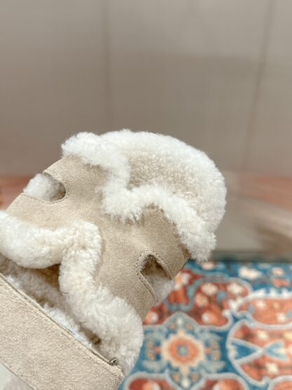 Hermès autumn and winter must-have stylish and comfortable apricot wool slippers - Image 4