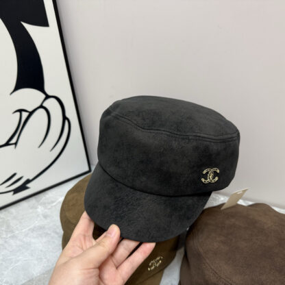 Chanel simple and elegant equestrian hat - Image 4