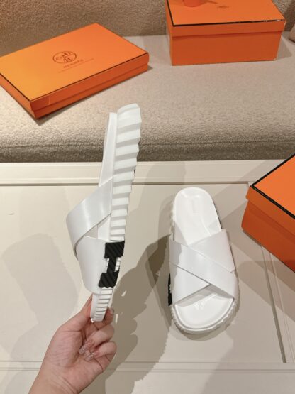 Hermes white soft and comfortable casual cross-slippers - Image 4