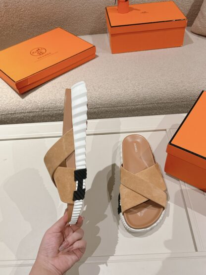 Hermes apricot soft and comfortable casual cross-slippers - Image 4