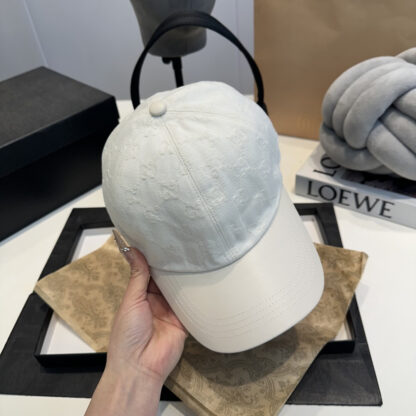 Gucci Spring/Summer Collection Baseball Cap - Image 4