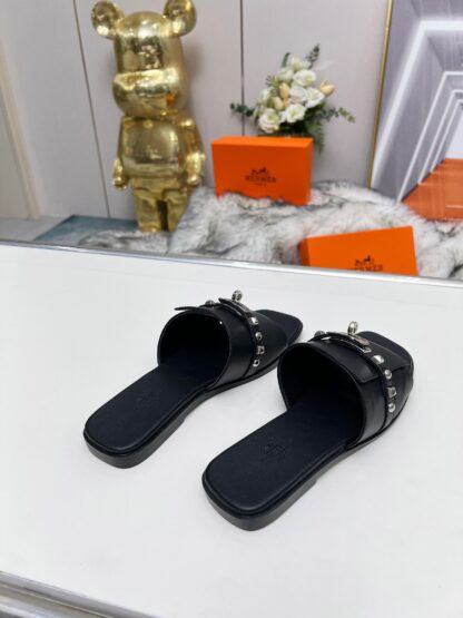 Hermès Spring/Summer new black flat sandals with 1cm heel height - Image 4