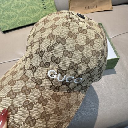 Gucci embroidered baseball cap - Image 4