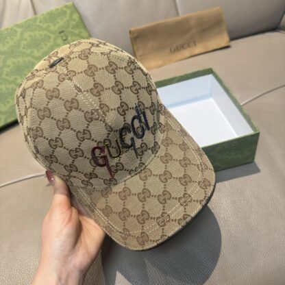 Gucci embroidered baseball cap - Image 4