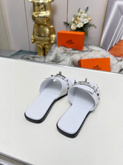 Hermès Spring/Summer new white flat sandals with 1cm heel height - Image 4