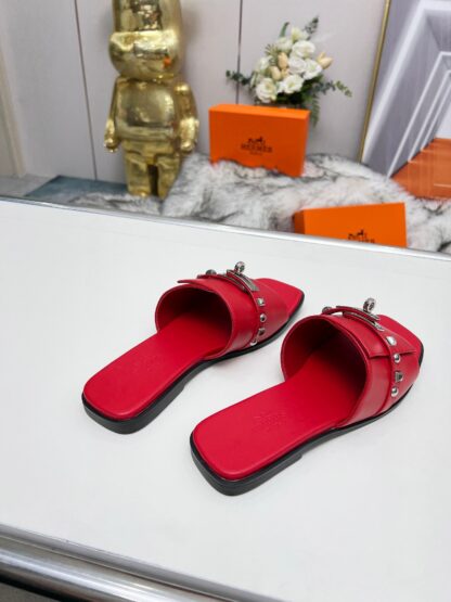 Hermès new spring and summer red flat sandals with a heel height of 1cm - Image 4