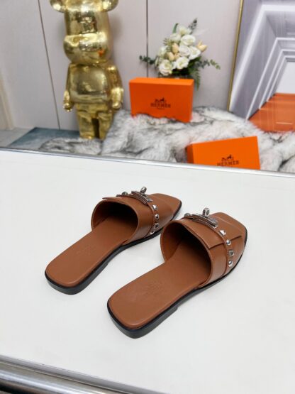 Hermès Spring/Summer new dark brown flat sandals with 1cm heel height - Image 4