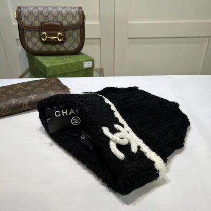 Chanel Cashmere Wool Knitted Hat - Image 4