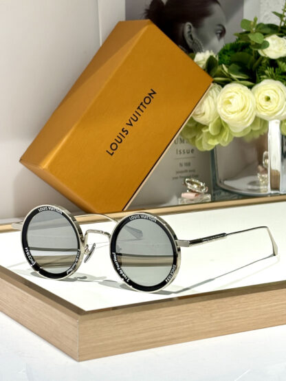 LOUIS VUITTON Fashion Sunglasses - Image 5