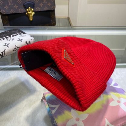 Prada soft and comfortable knitted beanie - Image 4