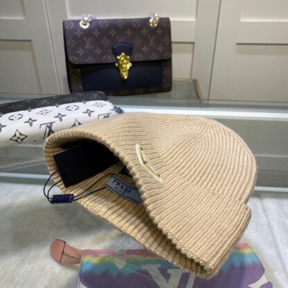 Prada soft and comfortable knitted beanie - Image 4