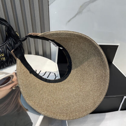 Miu Miu Simple Casual Hat - Image 5