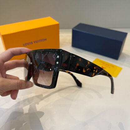LOUIS VUITTON Fashion Sunglasses - Image 5