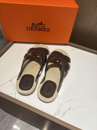 Hermès men's versatile, comfortable, non-slip dark brown casual slippers - Image 4
