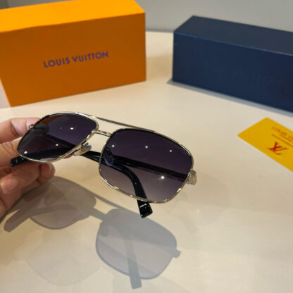 LOUIS VUITTON Fashion Sunglasses - Image 5