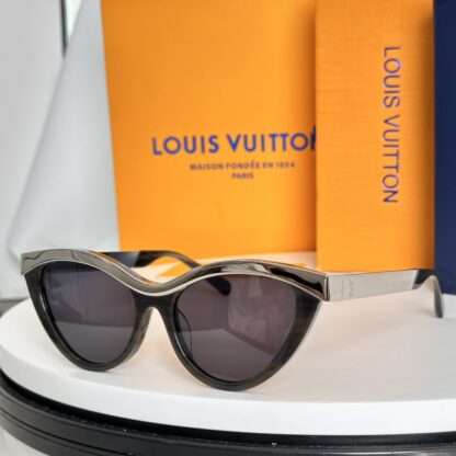LOUIS VUITTON Fashion Sunglasses - Image 5