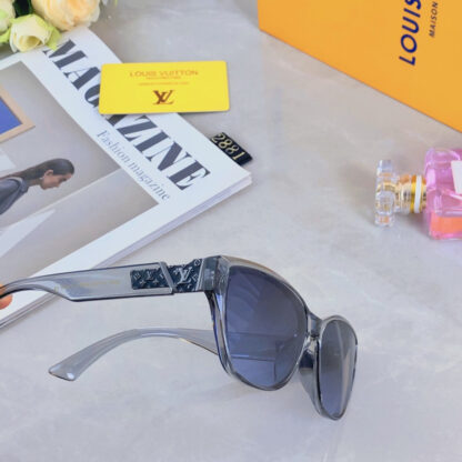 LOUIS VUITTON Fashion Sunglasses - Image 5
