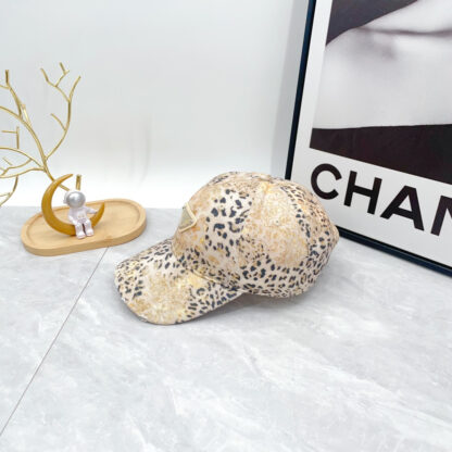 Prada niche sexy leopard print fashion baseball cap - Image 4