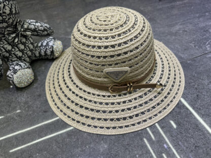 Prada's new hot-selling bucket hat - Image 4