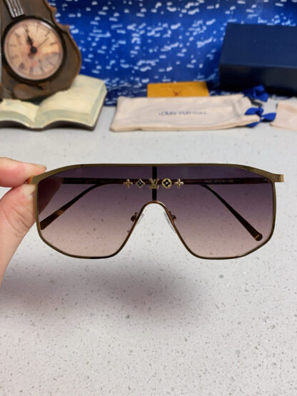 LOUIS VUITTON Fashion Sunglasses - Image 5