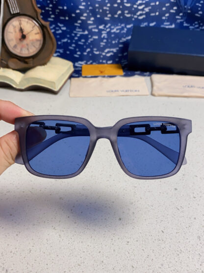 LOUIS VUITTON Fashion Sunglasses - Image 5