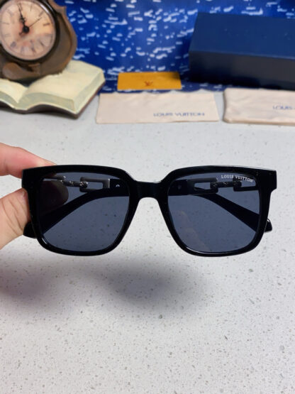 LOUIS VUITTON Fashion Sunglasses - Image 5
