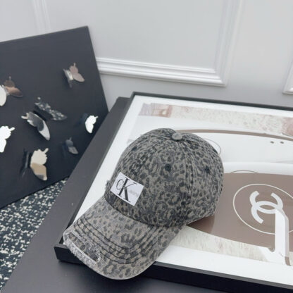 Calvin Kleinf leopard print baseball cap - Image 4