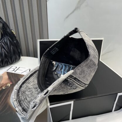 Calvin Kleinf Spring New Baseball Cap - Image 4