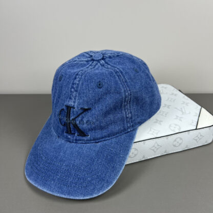 Calvin Kleinf stylish all-match baseball cap - Image 4