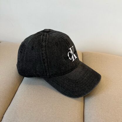 Calvin Kleinf stylish all-match baseball cap - Image 4