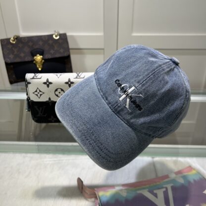 Calvin Kleinf stylish all-match baseball cap - Image 4