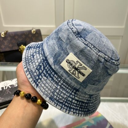 Calvin Kleinf stylish bucket hat - Image 4
