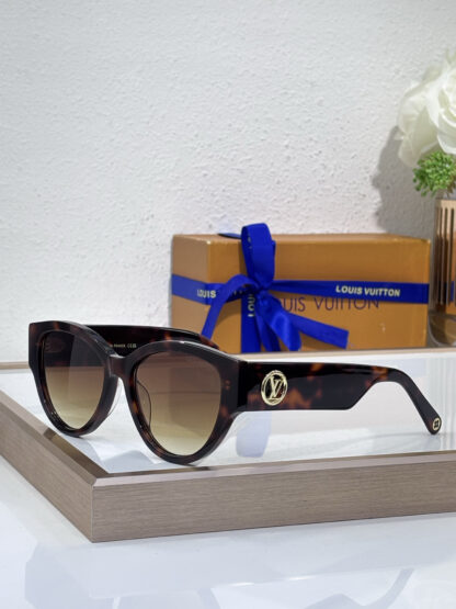 LOUIS VUITTON Fashion Sunglasses - Image 5