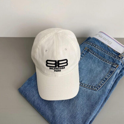 Balenciaga new couple's versatile cap - Image 4