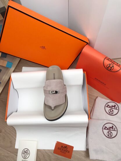 Hermès Spring and Summer New Comfortable Gray Pink Slippers - Image 4
