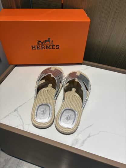 Hermes silver comfortable all-match non-slip breathable casual slippers - Image 4