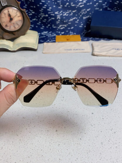 LOUIS VUITTON Fashion Sunglasses - Image 5
