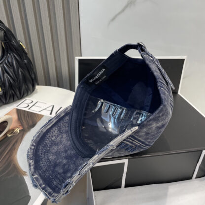 Balenciaga spring new hole casual baseball cap - Image 4