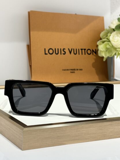 LOUIS VUITTON Fashion Sunglasses - Image 5